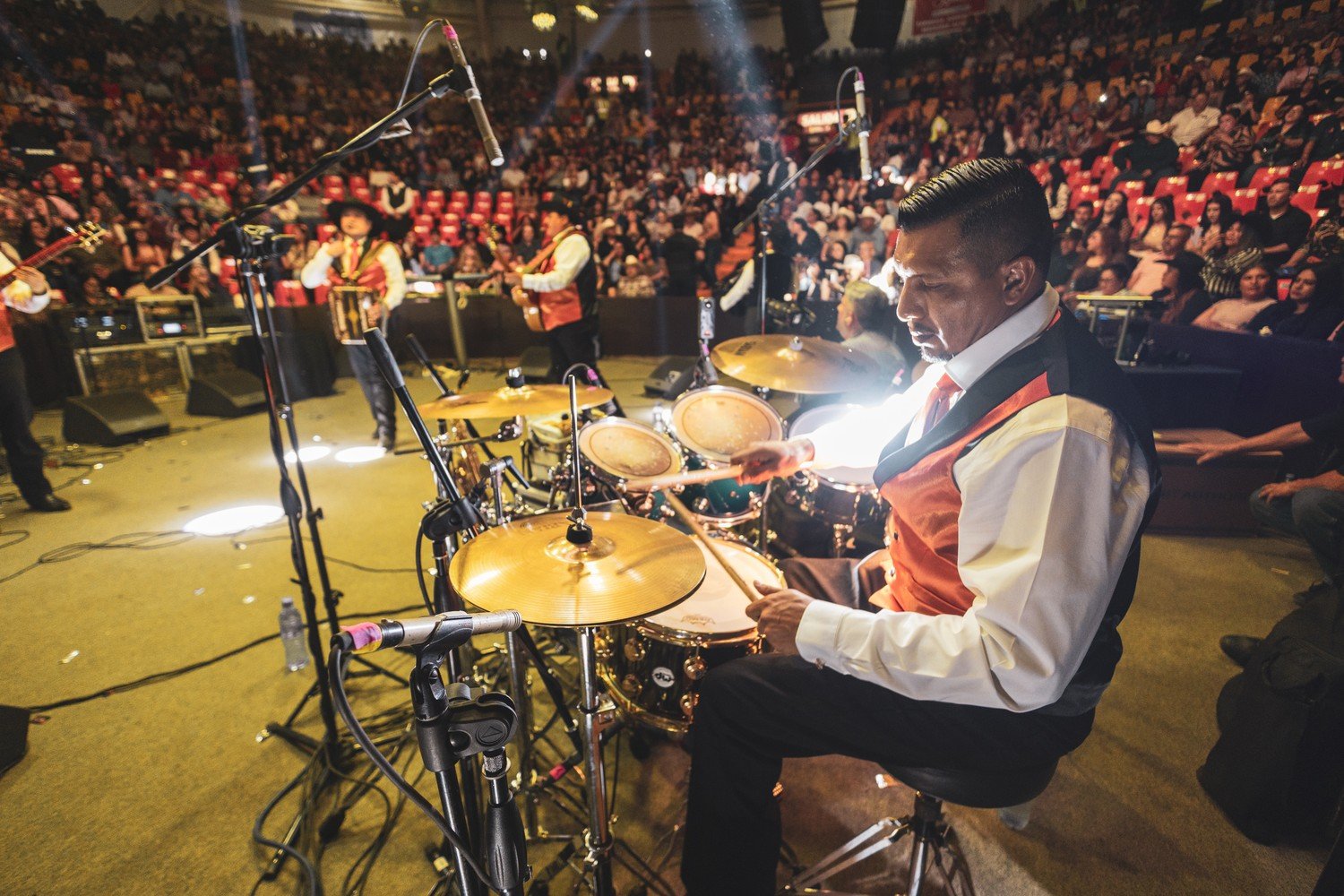 Grupo Silverado tocando ante el público en palenque, 2026